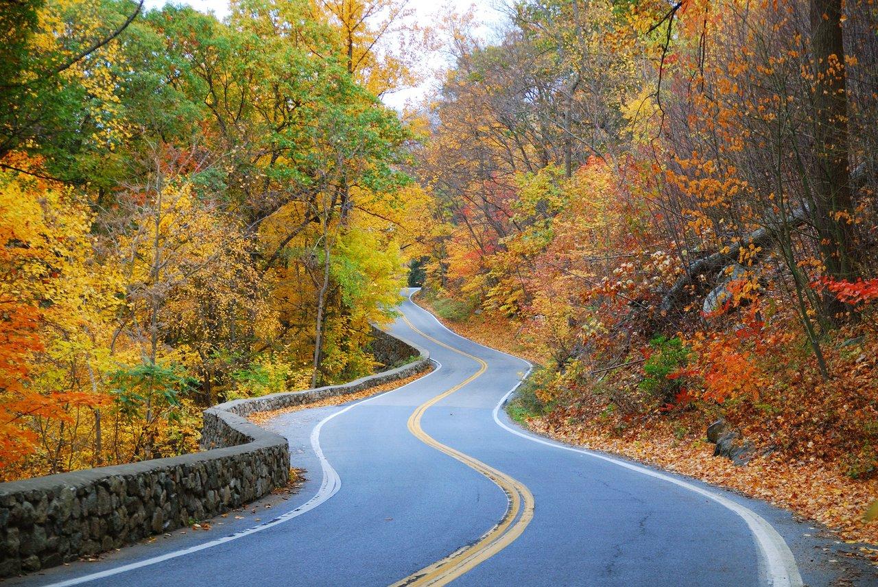 Accessoires incontournables pour un road trip automnal réussi en camping-car