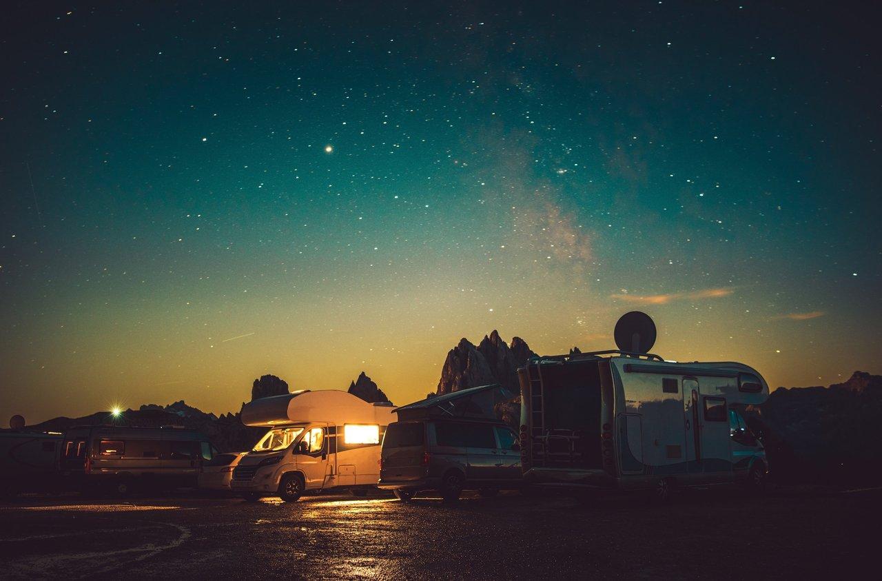 Applications et astuces pour un stationnement malin en camping-car