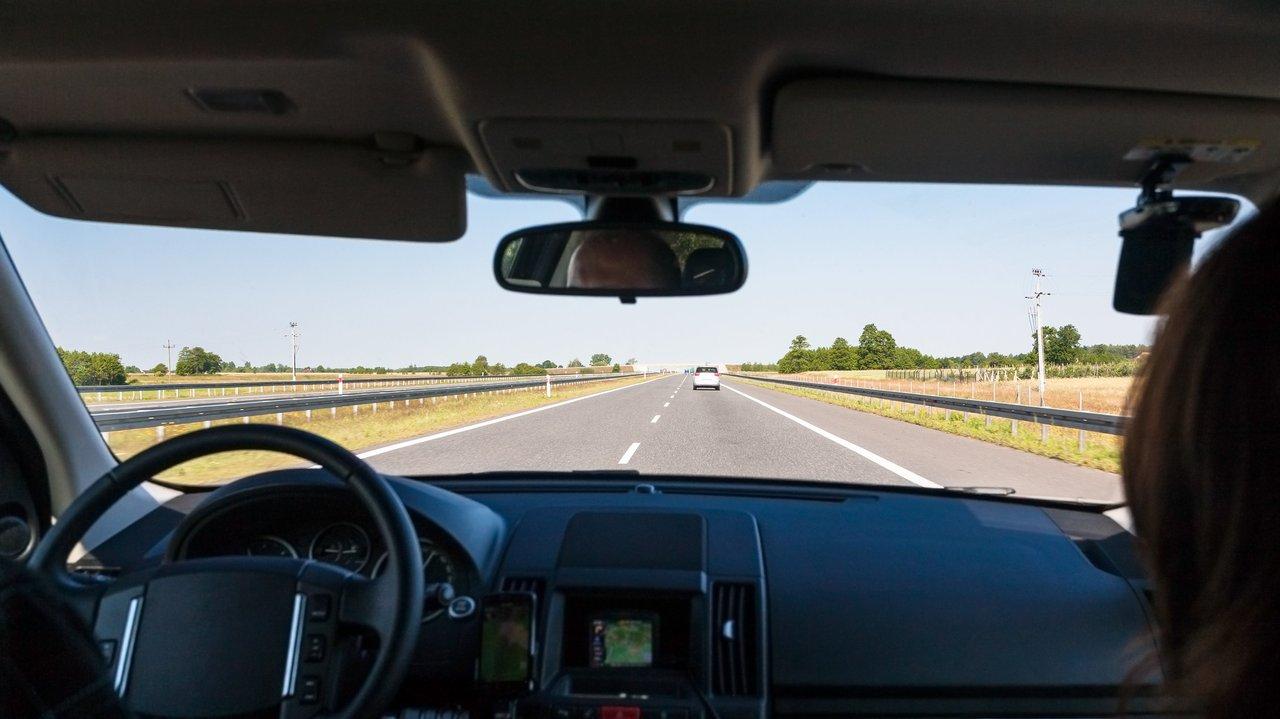 Assurance auto longue distance : options clés et optimisation des garanties