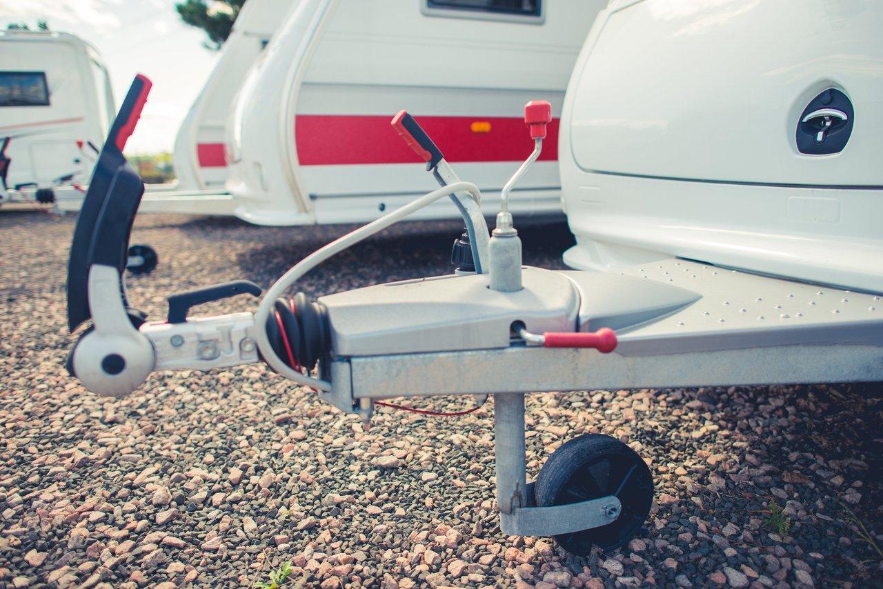 Astuces essentielles pour optimiser le rangement dans caravane et camping-car