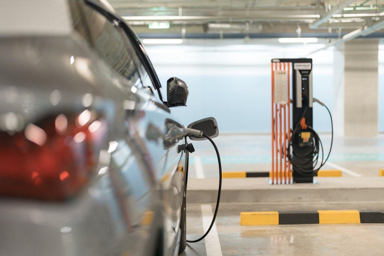 Chargeurs et stations nomades pour véhicules électriques : bien s’équiper pour la recharge quotidienne