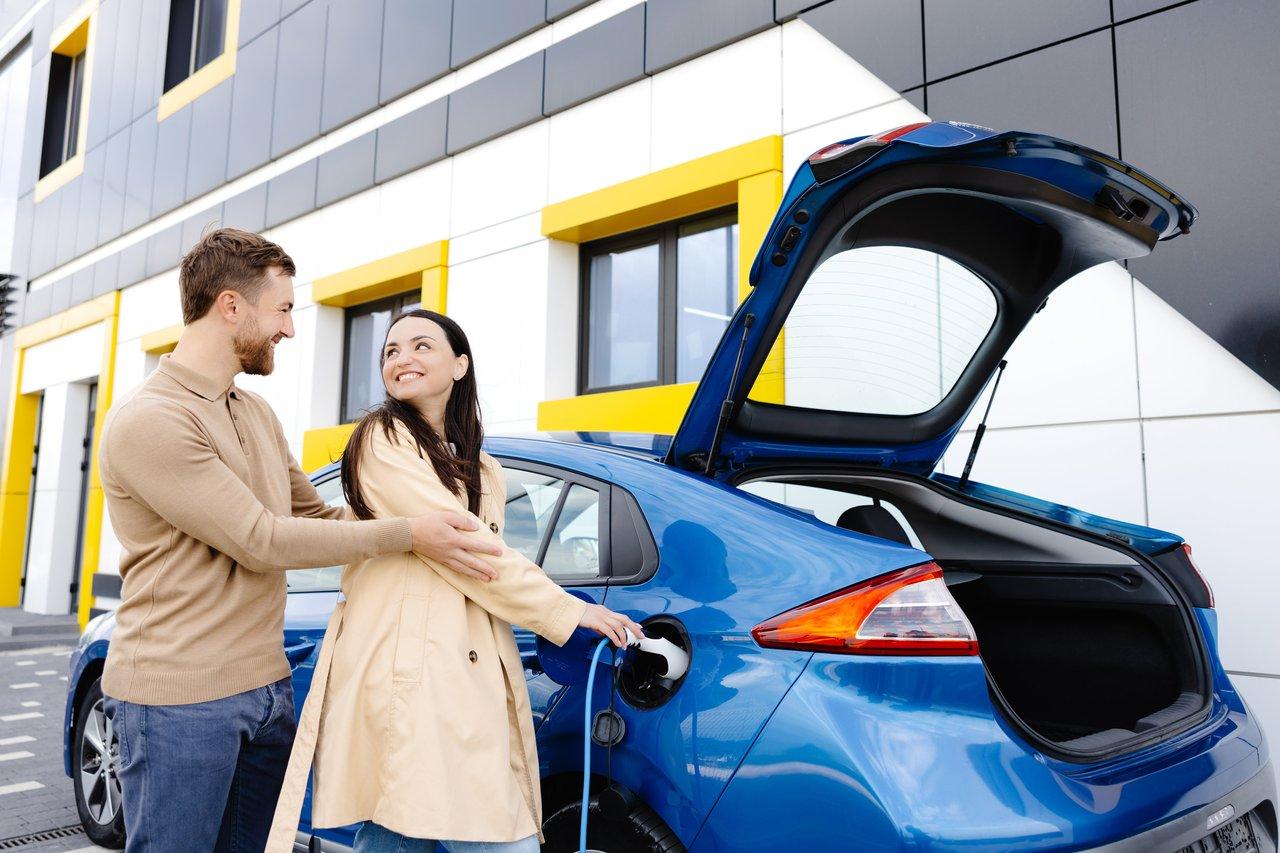 Compactes thermiques vs hybrides : quel choix quotidien en 2025