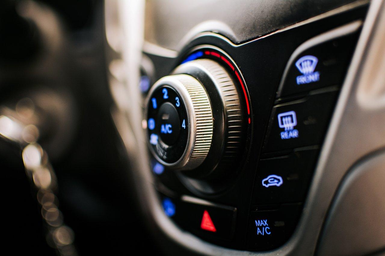Entretenir efficacement la climatisation de votre voiture en été