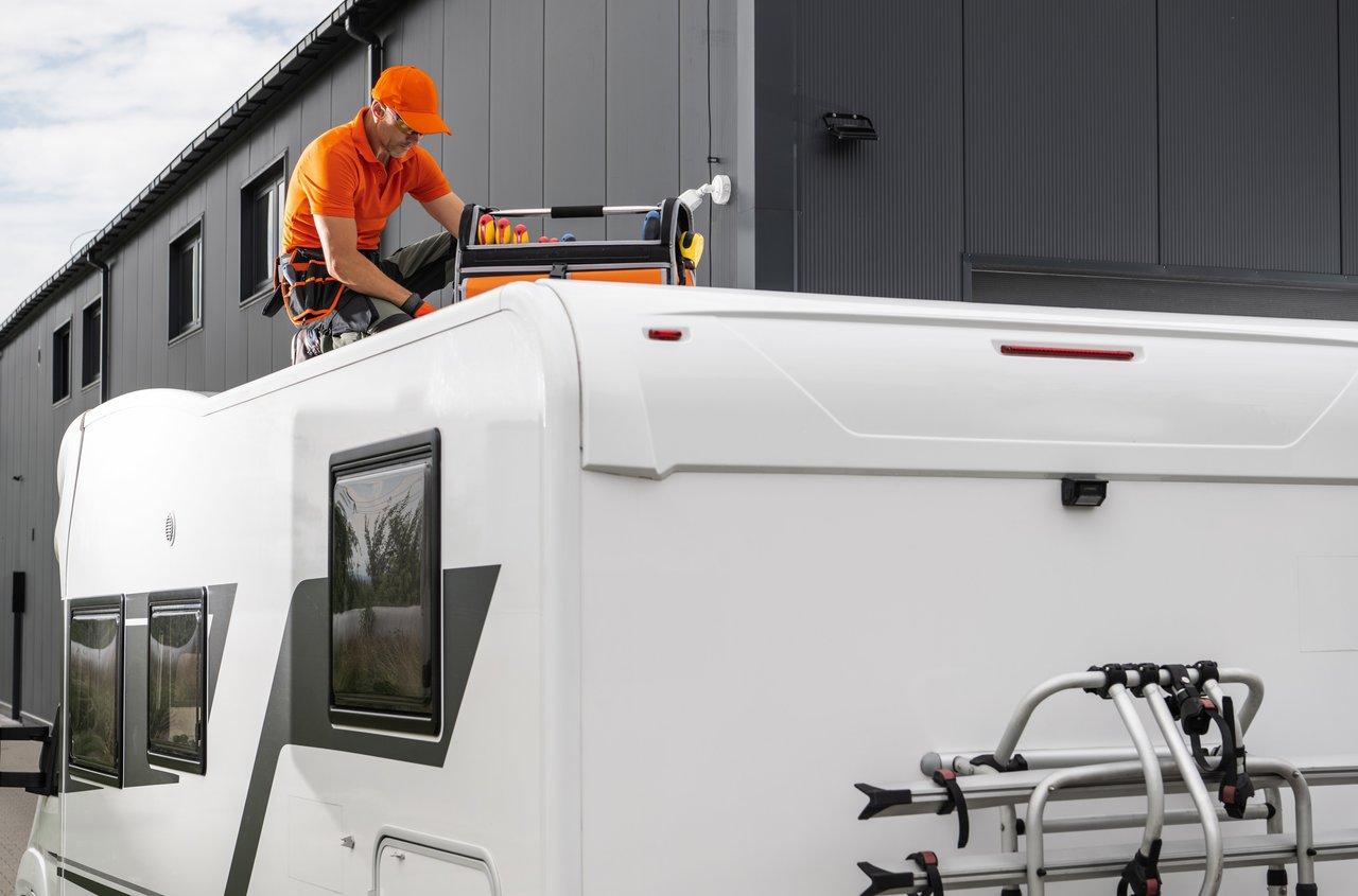 Entretenir l'étanchéité d'une caravane : méthodes, produits et fréquence recommandée