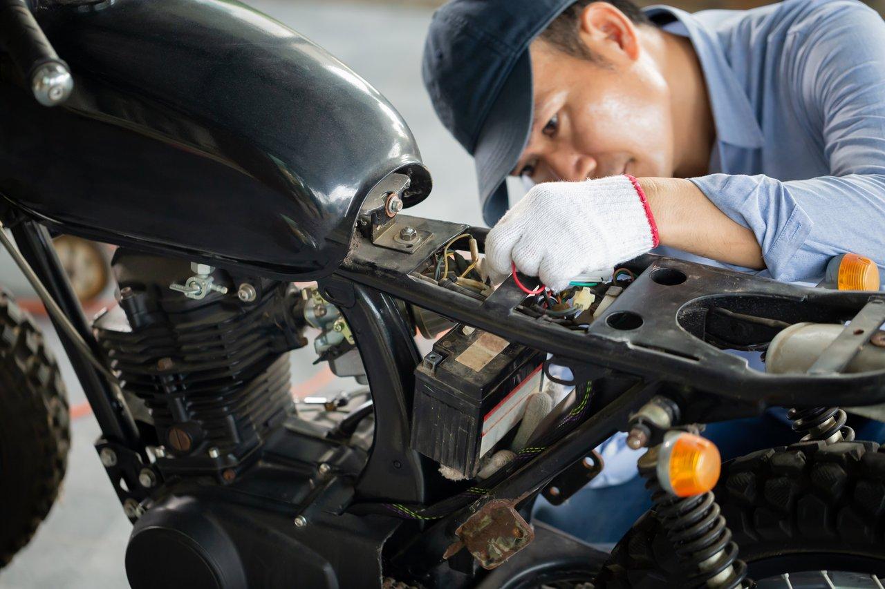 Entretenir son deux-roues motorisé à la fin de l’été : conseils indispensables avant la rentrée