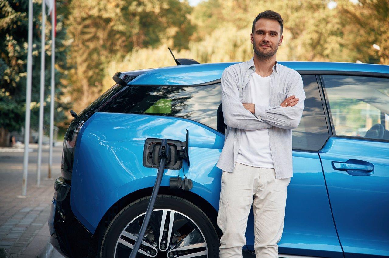 Estimation du budget assurance auto pour un véhicule électrique neuf en 2026 : chiffres, conditions et conseils concrets