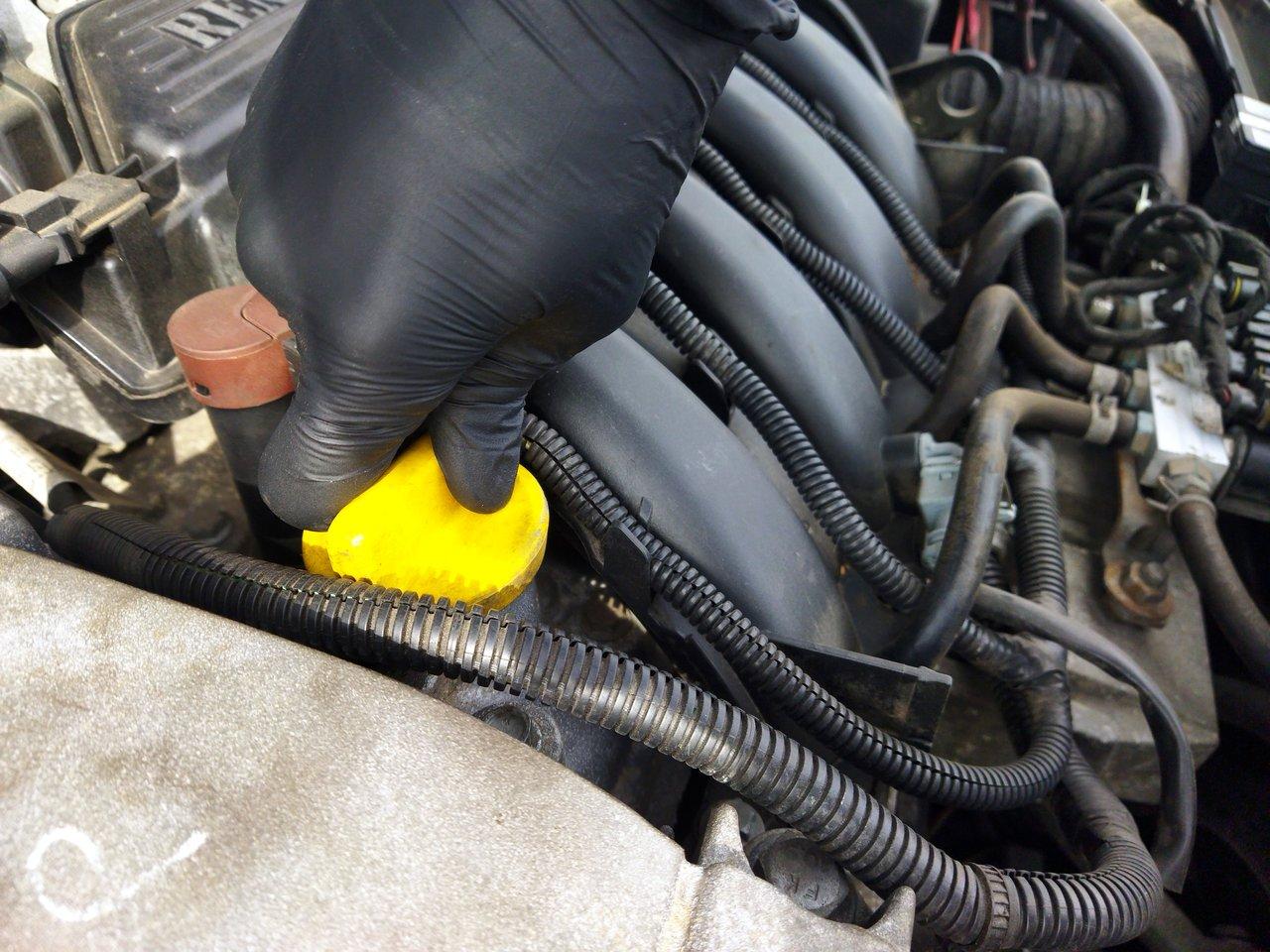 Liquides à Vérifier Avant un Long Trajet : Guide Sécurité, Prix et Recommandations