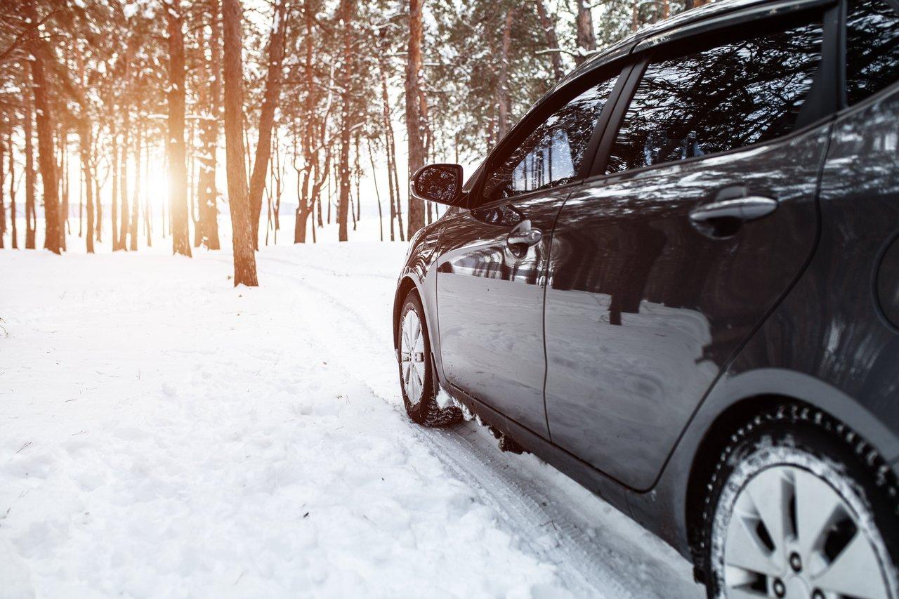 Optimiser la visibilité en hiver : dégivreurs électriques, pare-brise chauffant et accessoires efficaces