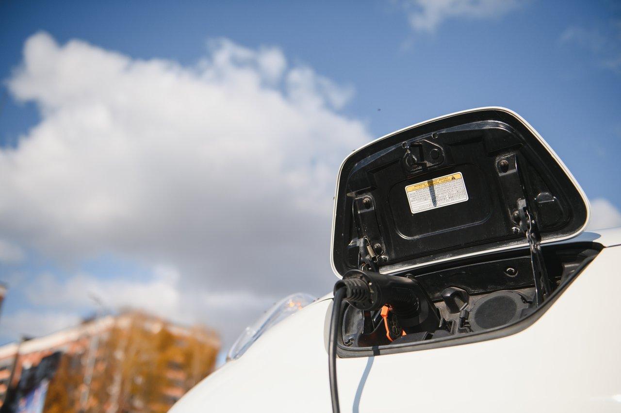 Peugeot e-208 GT 2024 : autonomie réelle urbaine et retour conducteur détaillé