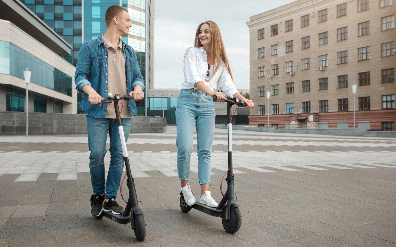 Scooters et micro-mobilité : vers une rentrée 2025 100% électrique en ville