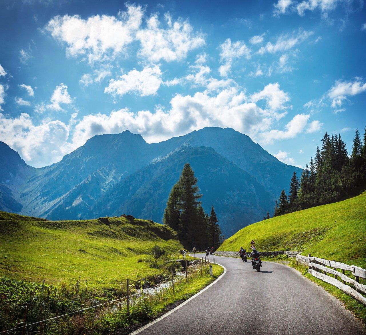 Voyager en deux-roues : conseils pratiques pour un road-trip réussi