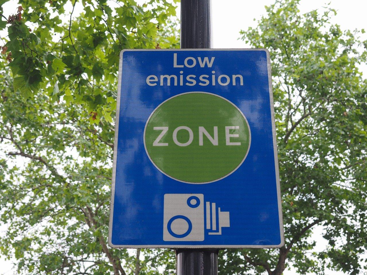 Zones à faibles émissions 2025 : quelles grandes villes s’engagent en France ?