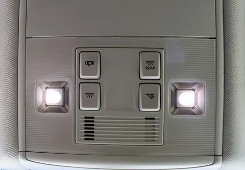 Accessoires essentiels pour personnaliser l’éclairage intérieur de sa voiture