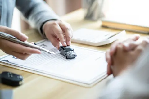 Assurance auto après les vacances : faut-il ajuster ses garanties à la rentrée ?