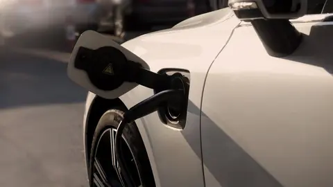 Avantages des véhicules hybrides rechargeables pour une mobilité durable