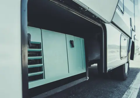 Batterie lithium 200Ah pour camping-car : autonomie réelle et prix d’installation en 2026