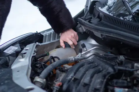 Checklist complète pour entretenir sa voiture avant l’hiver et éviter les pannes