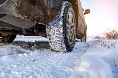 Choisir ses pneus hiver 2025-2026 face aux nouvelles réglementations : guide complet