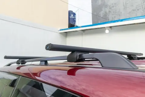 Comment choisir coffres de toit, barres de toit et porte-skis selon ses besoins