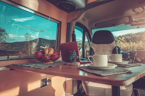 Comparatif 2025 : Camping-cars compacts ou profilés, choisissez selon vos besoins