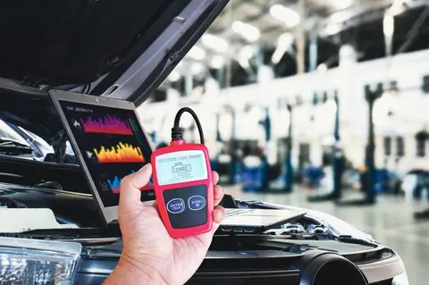 Diagnostic digital complet de voiture avec outils connectés : mode d'emploi expert