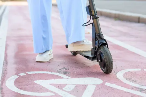 Trottinette électrique en 2026 : règles, casque et amendes