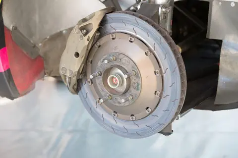 Fonctionnement et optimisation de la récupération d’énergie au freinage dans les transports écologiques