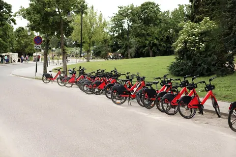 Les hubs de mobilité urbaine : comprendre leur rôle et impact dans les quartiers