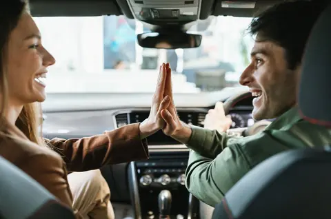 Location longue durée vs voiture partagée : choisissez votre mobilité selon usage et budget