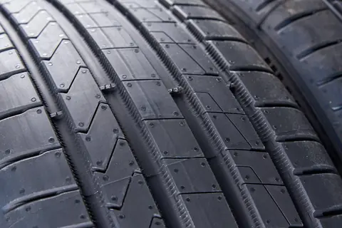 Obligations légales des pneus été au printemps 2026 : changer à temps pour éviter sanctions et risques