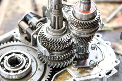 Optimiser la longévité de votre boîte de vitesses : entretien et conduite adaptés