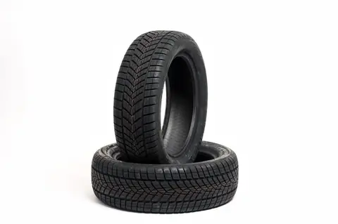 Pneus hiver ou quatre saisons : choisir avant l’hiver 2025