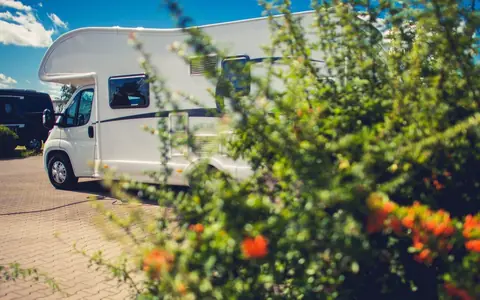 Réglementation du stationnement des camping-cars : guide complet pour stationner en toute légalité