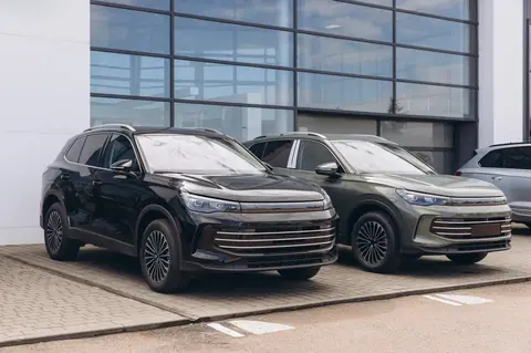 SUV hybrides vs SUV électriques en 2025 : Choisir pour une conduite éco-responsable