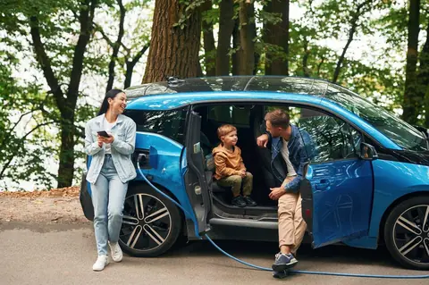Voiture électrique en ville ou à la campagne : avantages et inconvénients selon l’usage