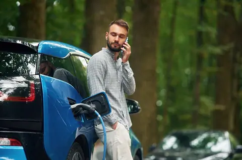 Voiture électrique et sécurité routière : avantages et points de vigilance