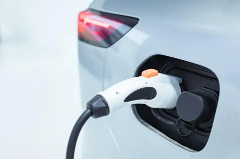 Voiture électrique ou hybride : choisir selon vos besoins réels