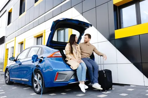 Voyager loin en voiture électrique : astuces clés pour planifier un long trajet