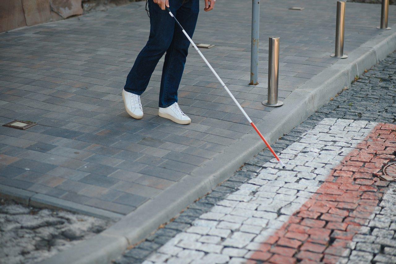 Application de navigation urbaine accessible pour personnes à mobilité réduite, facilitant leurs déplacements en toute autonomie.
