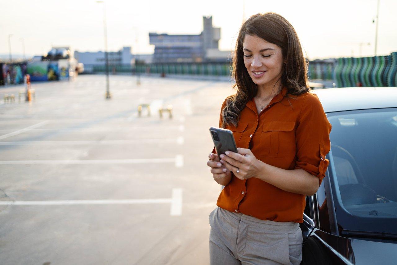 Capture d'écran d'une application mobile de carsharing affichant une réservation en cours pour faciliter les trajets urbains quotidiens.