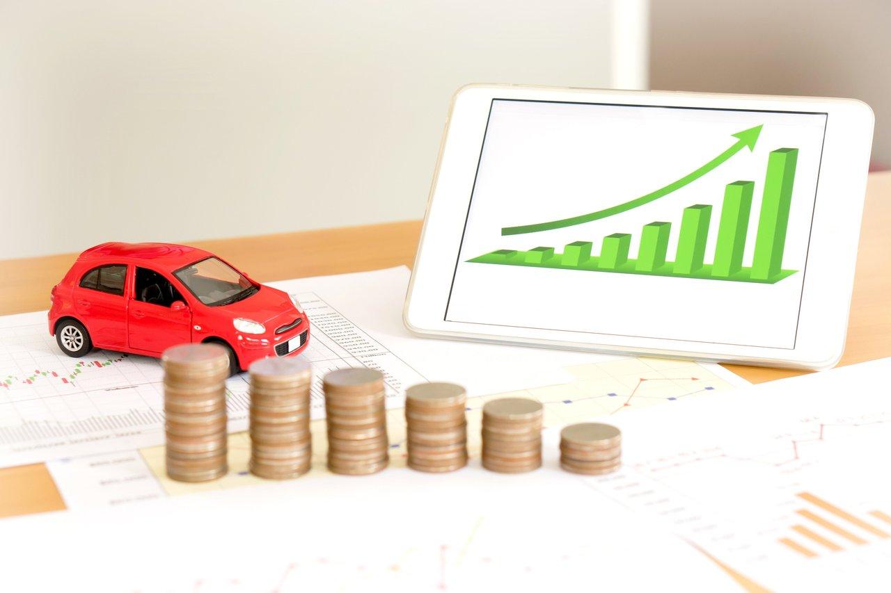 Comparaison visuelle des coûts des formules LOA, LLD et achat pour un véhicule, illustrée par un car cost comparison chart.
