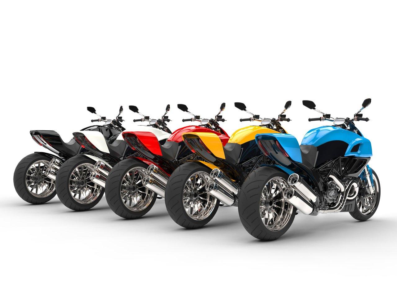 Comparatif simplifié des motos d’occasion : kilométrage, provenance, fiabilité et pièces.