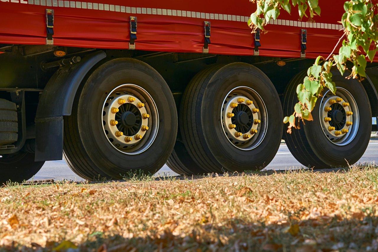 Document de immatriculation d’un véhicule avec indication du poids du trailer pour une circulation légale.