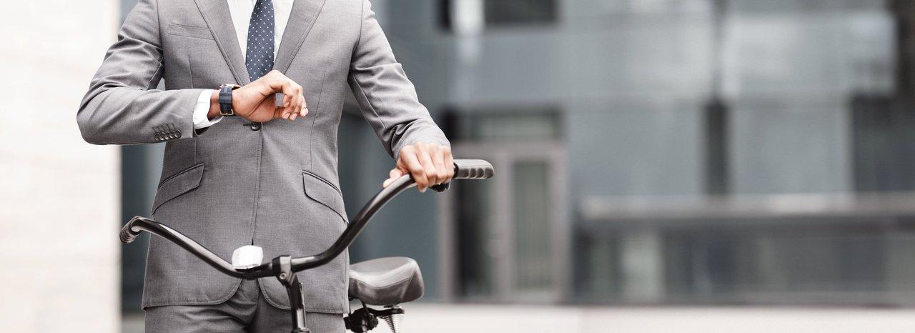 Échange lors d’un événement corporate bike : mobilité douce et solutions urbaines pour la rentrée.