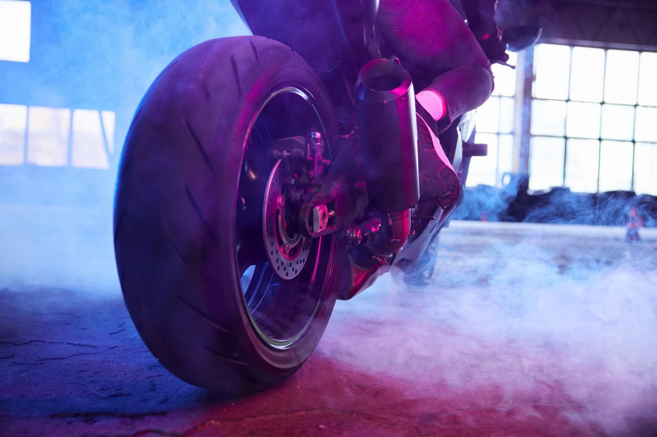 Pneus de moto sportive : quand les changer et comment les faire durer