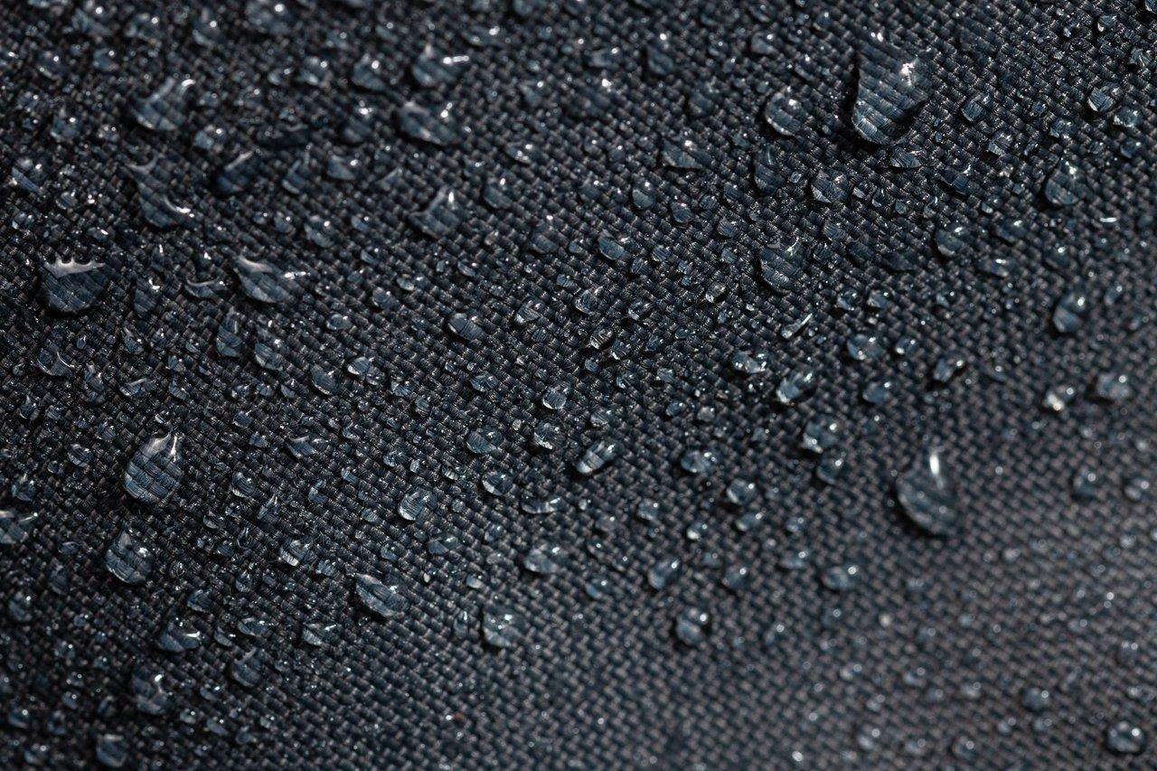 Housse extérieure ajustée pour mobilier de jardin, protection contre la pluie et intempéries avec tissu waterproof.