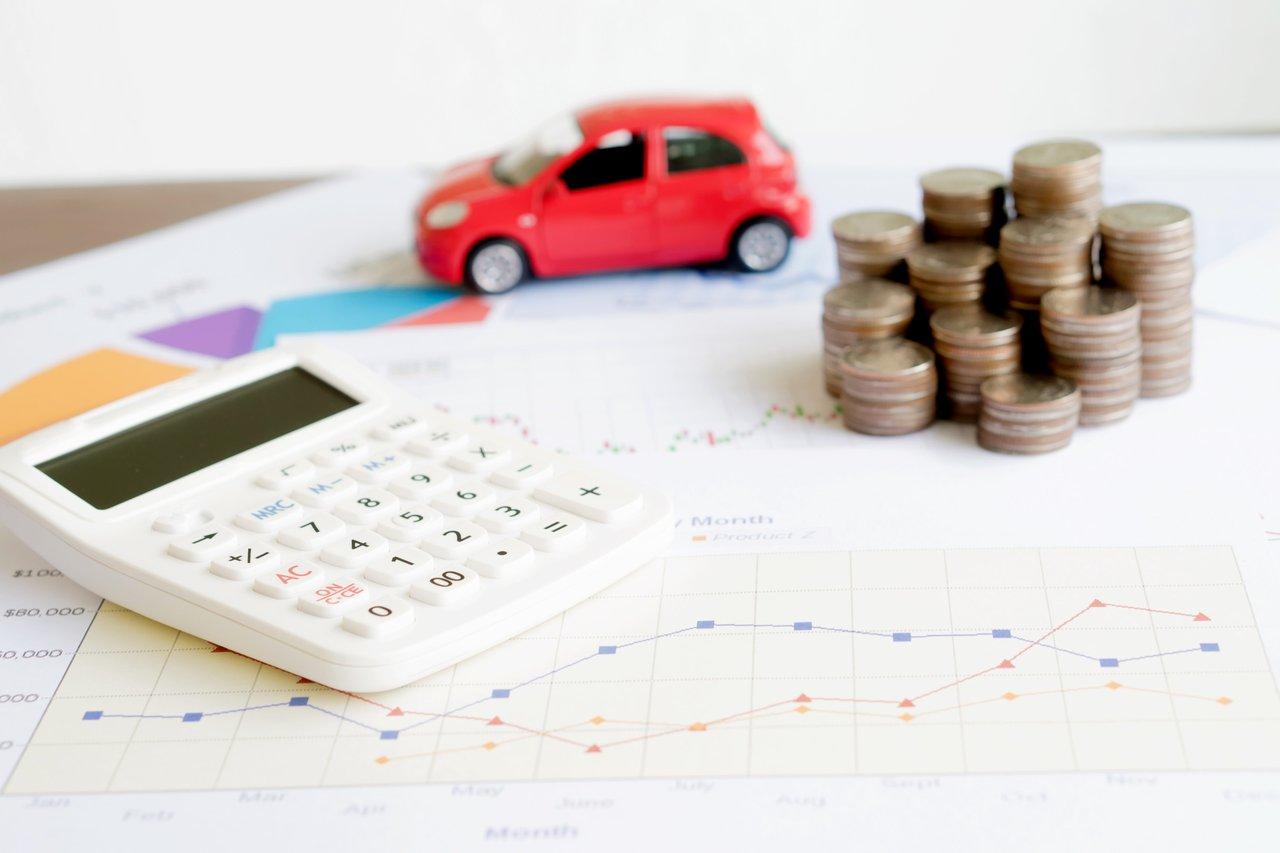 Infographie sur la comparaison des solutions de financement auto : crédit, LOA, LLD et crédit-bail.
