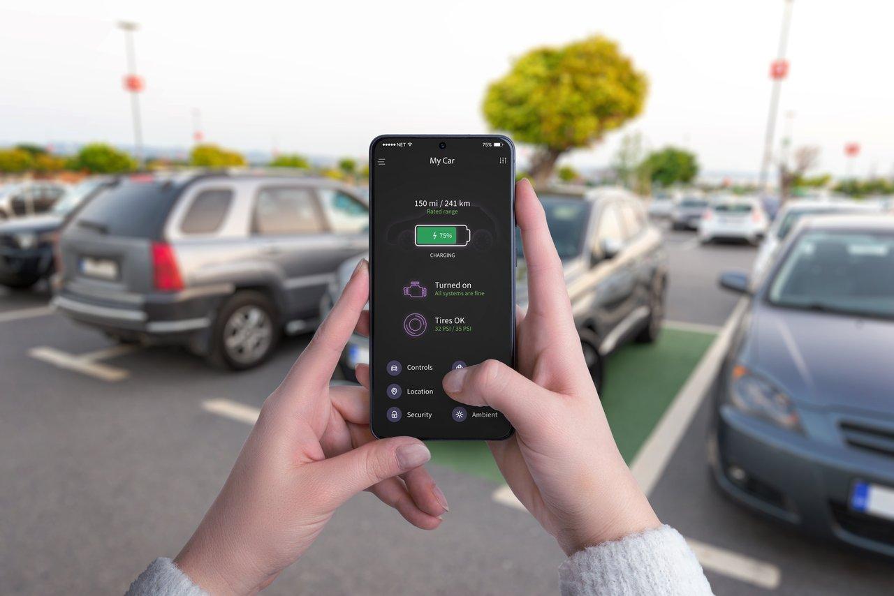 Interface mobile de l'application used car avec filtres et alertes géolocalisées pour rechercher une voiture d’occasion fiable.