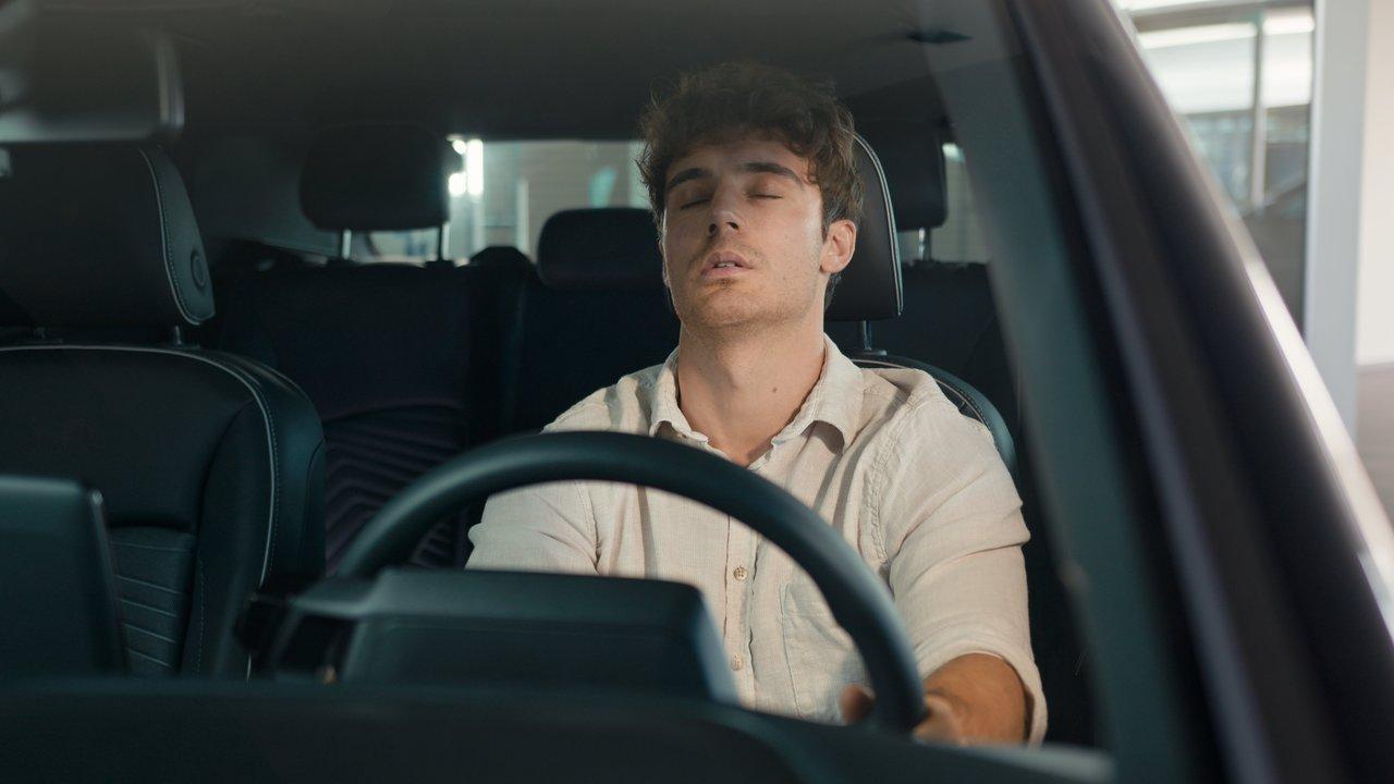 L'écran Luna détecte la fatigue du conducteur, améliorant la sécurité et le confort en voiture moderne.