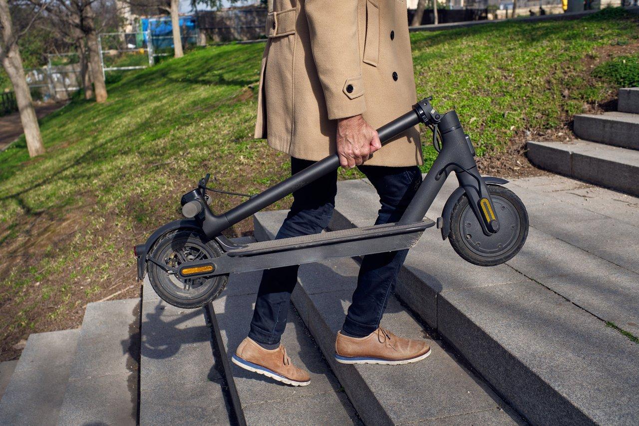 Scooter électrique pliable urbain, pratique pour la mobilité en ville lors de la rentrée 2025.